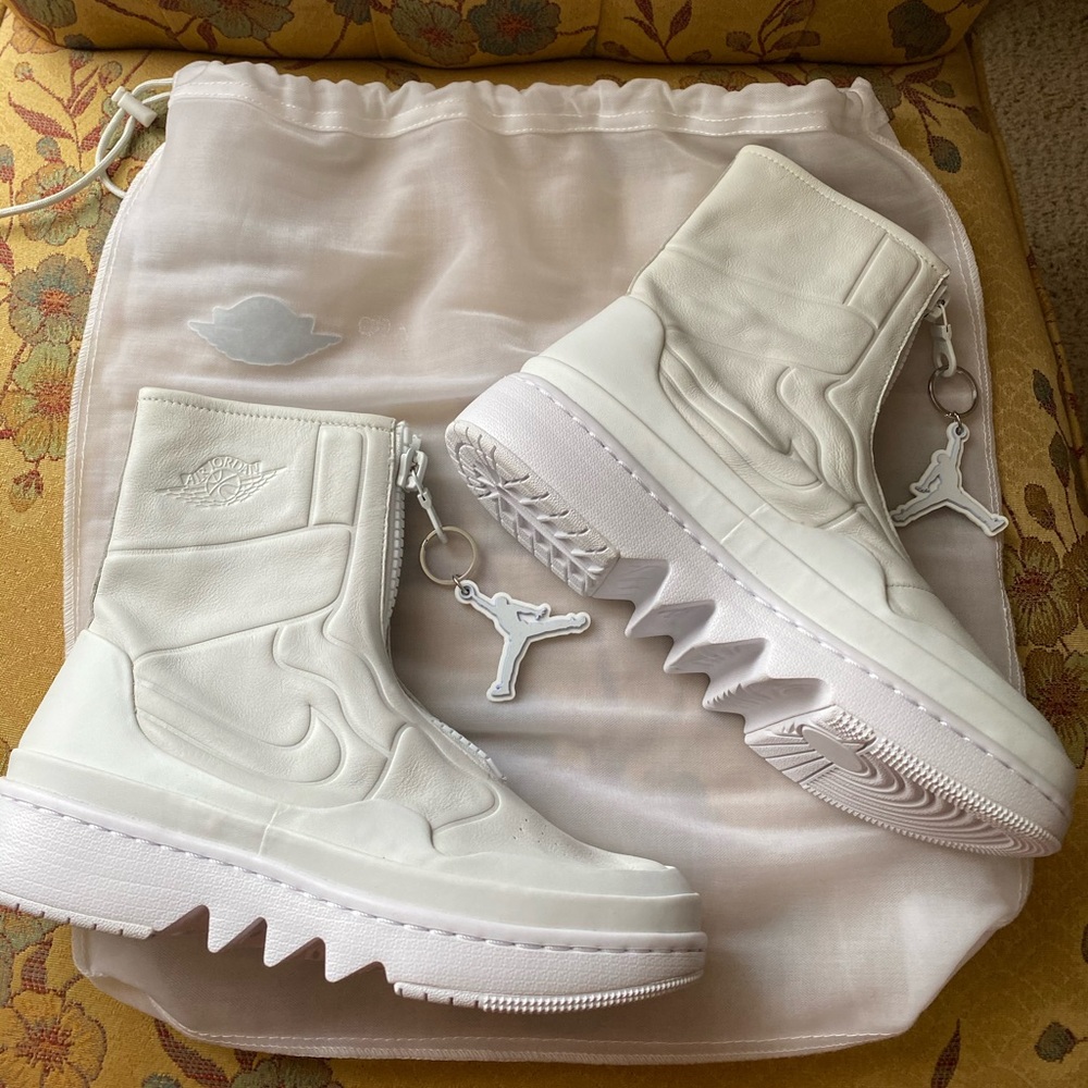 Air Jordan 1 jester boots